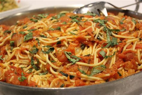 Pasta Vermicelli with Fresh Roma Tomato Sauce - Forward Food