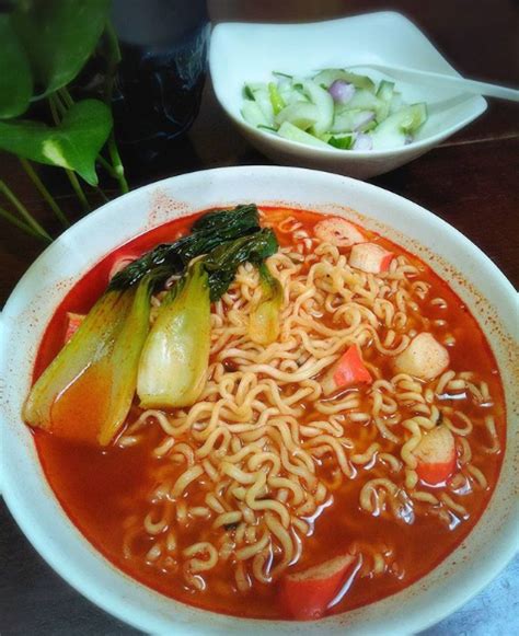 Tambahkan irisan daging ayam, sayur selada dan bawang goreng secukupnya. Resep Mie Kuah Kental Bercitarasa Pedas Bikin Ketagihan ...