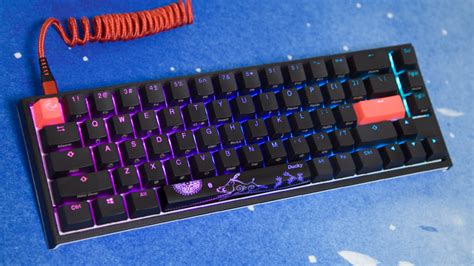 The new bezel design shares a similar sleek frame as its predecessor, but the one 2 sf incorporates dual colors on the bezel to match all varieties of keycap colorways. 【レビュー】Ducky One 2 SFは普段使いにも最高な65%キーボード