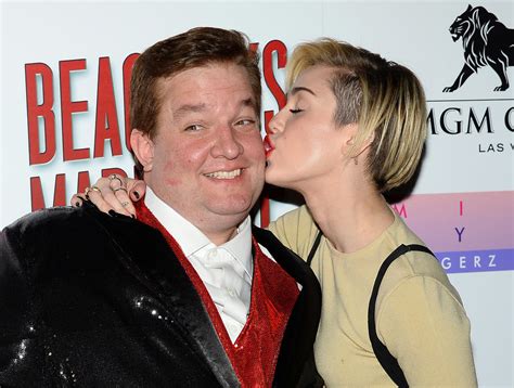Valentine S Day Celebrity Kisses CBS News