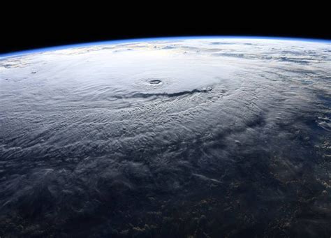 Space Station Flies Over Hurricane Lane Spaceref
