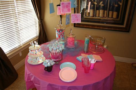 All you have to do is fill the balloons with pink, or blue confetti, and just pop!!! DIY Baby Gender Reveal Party! | Sendo Invitations