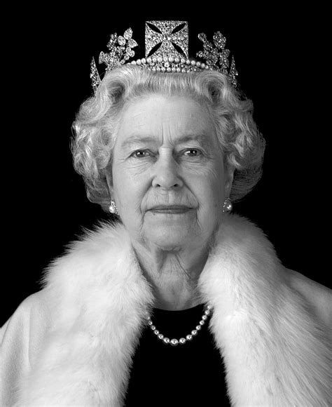 Queen Elizabeth How 70 Years Of Portraits Have Made Her An Icon