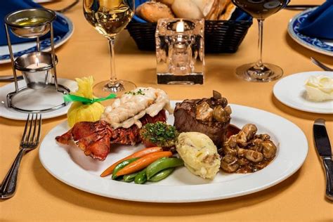 Las vegas has been a mecca of italian dining since the 1940's—back when bugsy siegel and handsome johnny roselli were running the town. Hugo's Cellar: Las Vegas Restaurants Review - 10Best ...