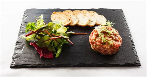 Tartare De Boeuf Aux Bleuets Et Basilic Zeste