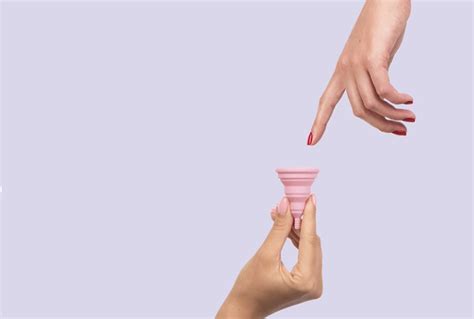 How To Insert The Menstrual Cup Tips For First Timers Negosentro