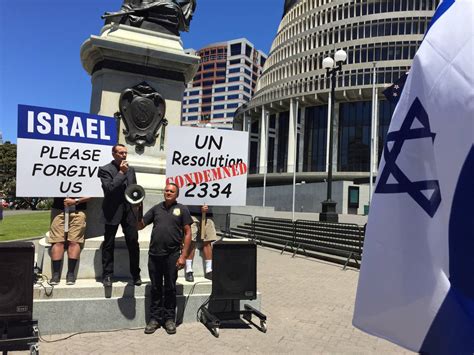 protesters march on parliament to condemn un resolution 2334 over israel palestine conflict nz