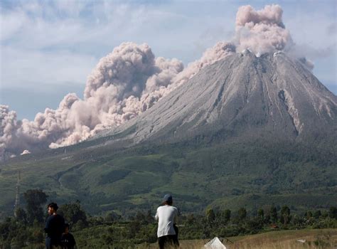 Indonesias Sinabung Volcano Unleashes New Burst Of Hot Ash North