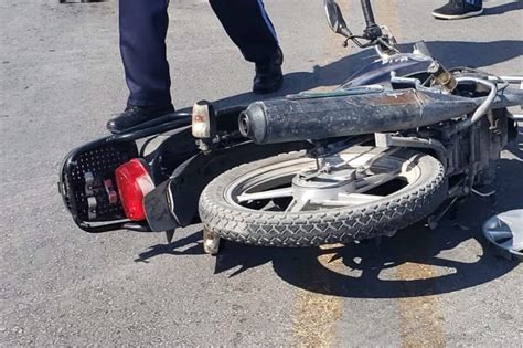 Dos Motociclistas Est N Graves Despu S De Accidentarse En Poanas