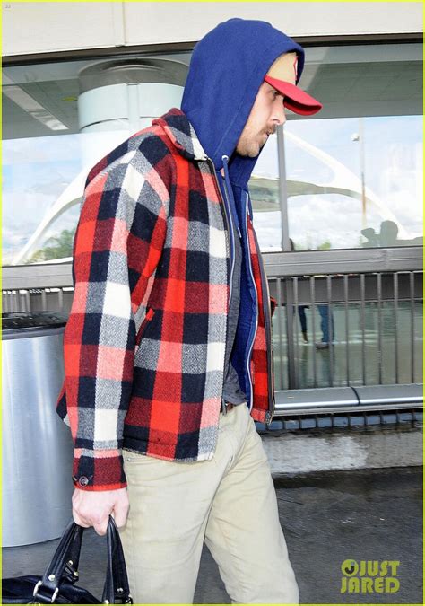Photo Ryan Gosling Returns To Los Angeles After Halloween 07 Photo