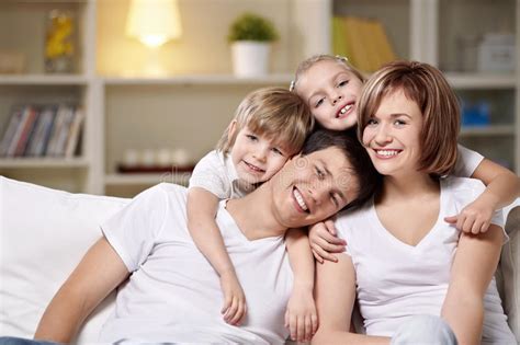 We did not find results for: Familles riantes photo stock. Image du indoors, joie ...