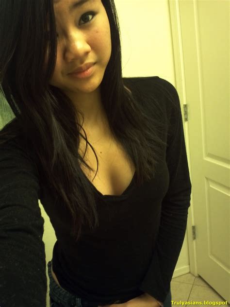 Young 18yr Old Asian Gf Posing For Bf 10 Pics Sexy