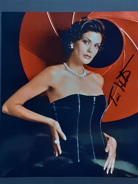 James Bond 007 Tomorrow Never Dies Teri Hatcher Paris Carver Autograph Photo With Coa