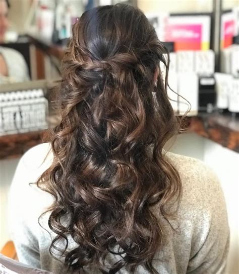 39 Popular Party Hairstyles That Are Easy To Style