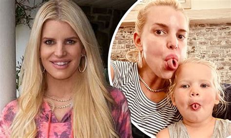 jessica simpson makes taco tongues with daughter birdie mae 2 in sweet snap