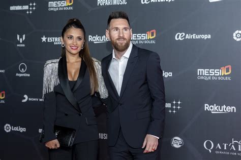 Lionel Messis Wife Antonela Roccuzzo Stuns On Girls Dinner Date