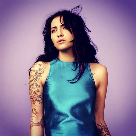 Dennis weening zoekt in rotterdam model en realityster christina curry op om meer over haar tattoos te weten te komen. Christina Curry - Babes met een tattoo