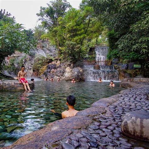 Kolam air panas kerling (gps: Pemandian Air Panas di Bandung, Lawan Dingin dengan Berendam