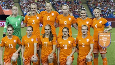 Oranje Leeuwinnen Bij Winst Naar Rio · Mee Met Oranje · Nederlands