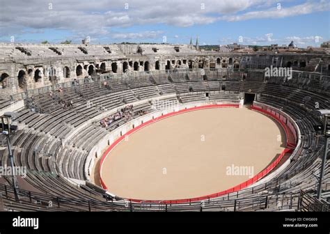 Intérieur De Lamphithéâtre Romain Ou Arena Nimes France Datant D