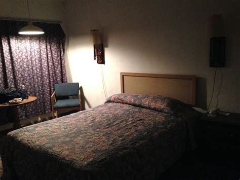 This Is The Cheap Hotel Room That Biff Catches Willie Having An Affair With His Co Worker It Is