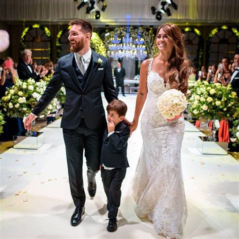 Lionel Messi And Antonela Rocuzzo S Wedding Messy Haircut Messy Bun Hairstyles Fc Barcelona