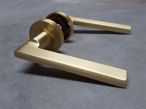 Satin Brass On Trend Door Handles On Round Rose M4d030sb More 4 Doors