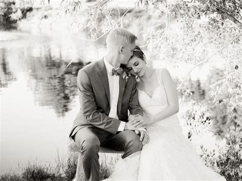 Best Wedding Poses Black And White Wedding Photos Bride And Groom