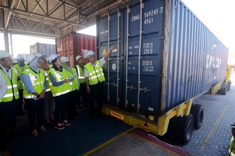 Malaysia Returns 150 Containers Of Plastic Trash To Countries Of Origin