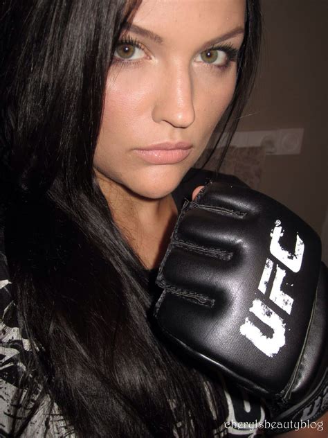 Gina Carano The Face Of The Women S MMA Famous Celebrities Favorite Celebrities Celebs