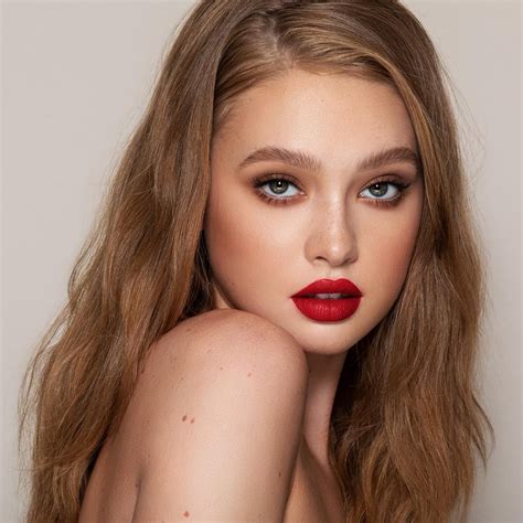 Eyemakeupnatural Red Lipstick Makeup Looks Red Lip Makeup
