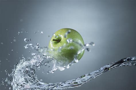 Green Apple Water Splash Gray Background Stock Photos Free And Royalty