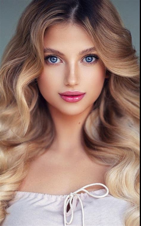 Most Beautiful Eyes Gorgeous Women Amazing Women Blonde Beauty Classy Hairstyles Celebrity