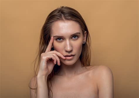 Women Studio Indoors Women Indoors Bare Shoulders Face Portrait Looking