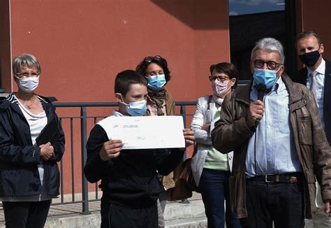 Chabeuil Les élèves de lensemble scolaire Gondin ont remis un chèque de à lassociation