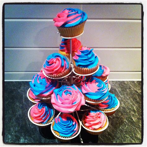Vanilla Cupcakes with Blue & Pink Swirls | Sleeping beauty cake, Sleeping beauty party, Sleeping ...