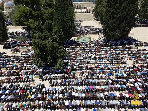 Ce jour est très important dans la tradition le vendredi saint, l'église catholique recommande donc aux croyants de pratiquer le jeûne et. 120 000 fidèles sur l'esplanade des mosquées pour le ...