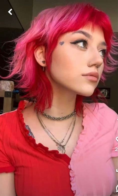 Pin By 𝑬𝒎𝒎𝒂 On Thats It Im Shaving My Head Edgy Hair Split Dyed