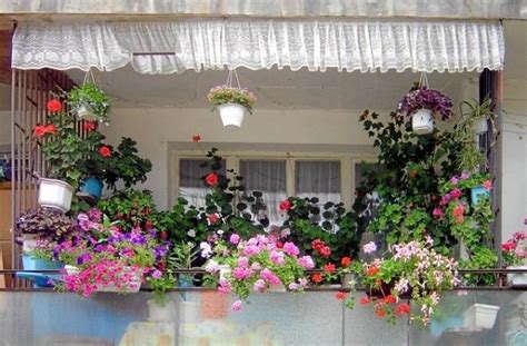 Whether you have a house with a tiny backyard or you live in an apartment that has a balcony, figuring out how to go about building an herb garden can be. 11 Small Apartment Balcony Ideas with Pictures | Balcony ...