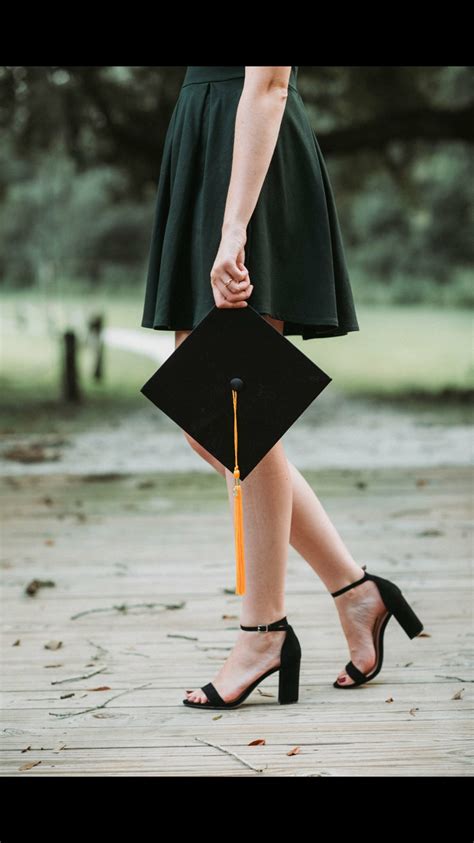 Pin By Mia Lackey On Photography Graduation Photography Poses Nursing Graduation Pictures