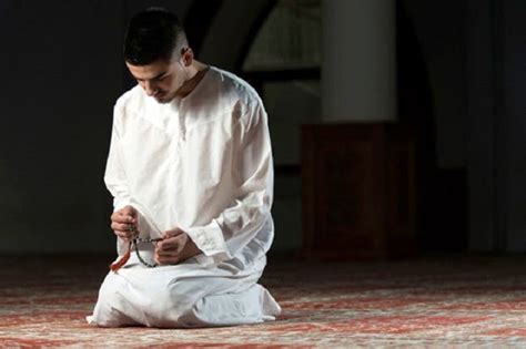 Kamu pasti tidak asing dengan doa qunut. Doa Qunut Nazilah, Yuk Baca agar Terhindar dari Virus ...
