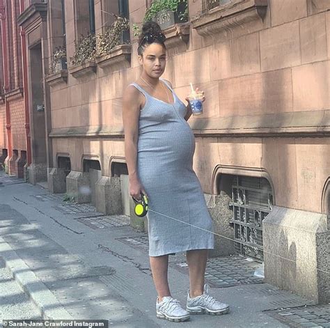 Pregnant Sarah Jane Crawford Looks Radiant In A Grey Knitted Dress Readsector