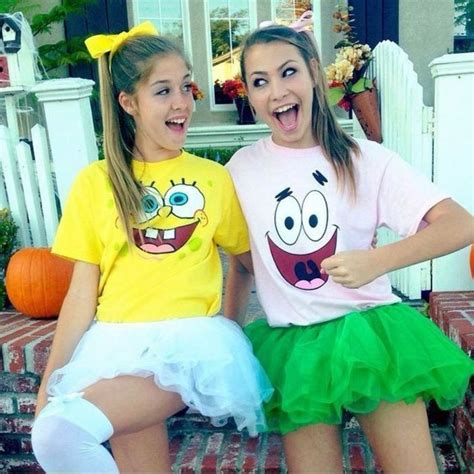 Zwei Freundinnen Mit Kostüme Zum Selber Machen Von Spongebob
