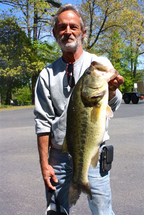 Now of course some states are small and only have a few really good lakes, while other states like texas for instance is a huge state with hundreds of really excellent bass lakes. Bass fishing at North Carolina's Tuckertown Lake