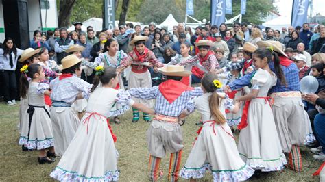 ¿por Qué Se Celebra El Día Del Folklore El Agrario