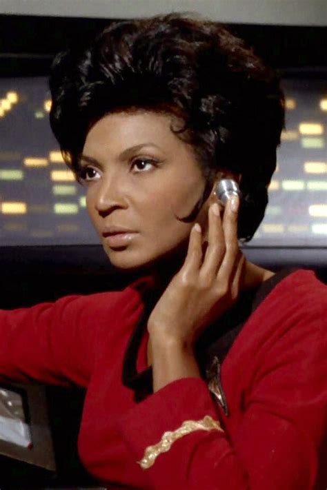17 iconic vintage hairstyles we re still obsessed with today essence nichelle nichols star