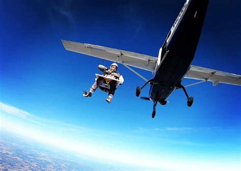 Art In Freefall Skydiving Painter Captures The Winds Creations
