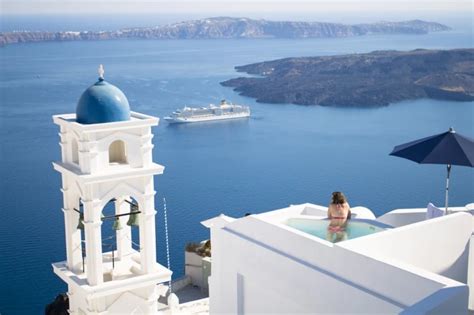 What To Expect When Travelling To Santorini Expectations Vs Reality