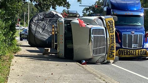 18 Wheeler Overturns In Crash On Scenic Highway In Pensacola Wear