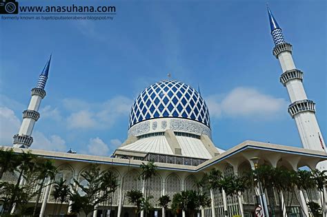 Solat terawih di masjid negeri shah alam bersama sheikh nu'man, boleh baca macam syeikh sudais. Tempat Menarik di Shah Alam : Masjid Sultan Salahudin ...